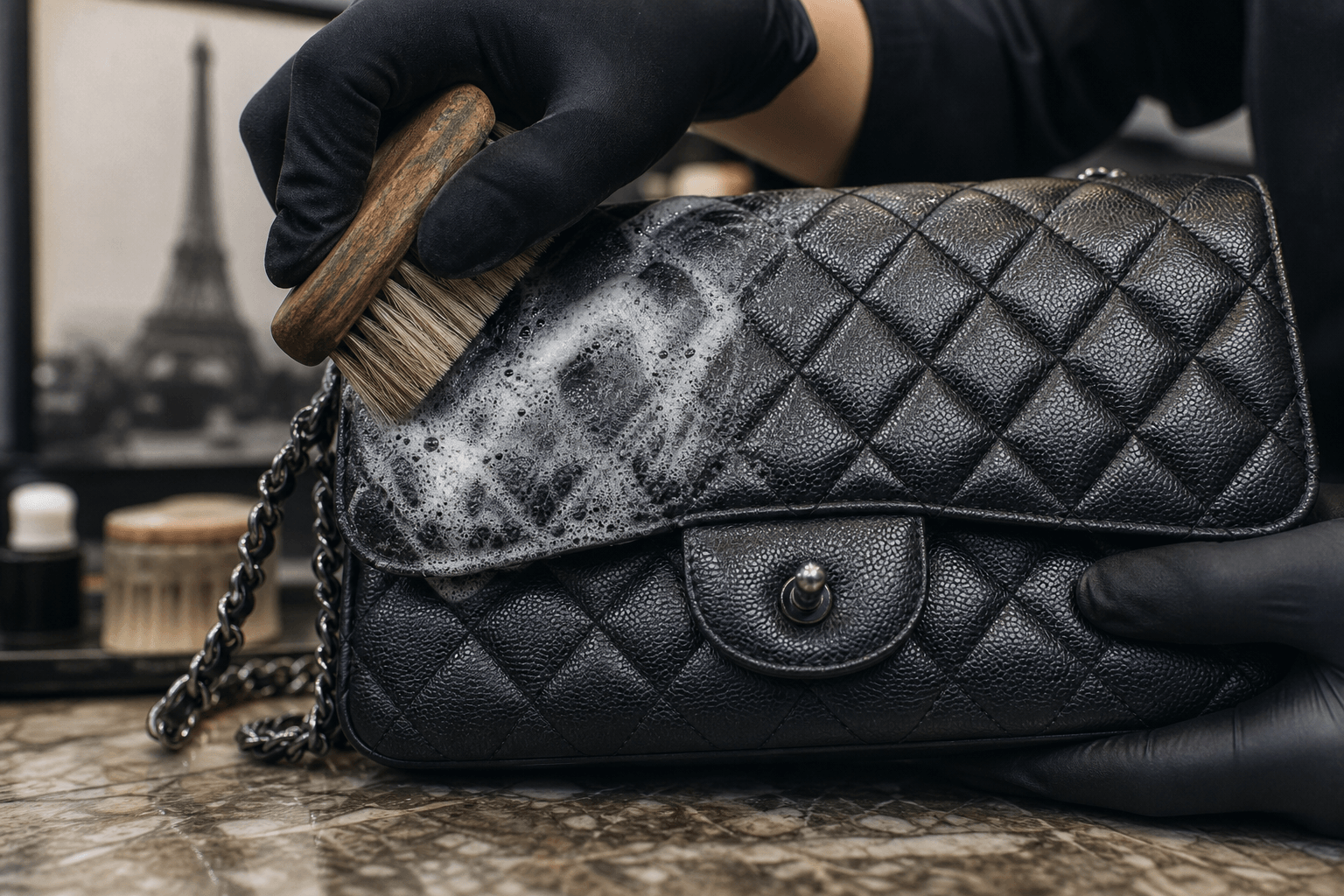 Réparation sac Chanel 2.55 Paris — couture atelier Turn The Bags
